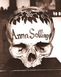 Anna Sollinger, Beinhaus